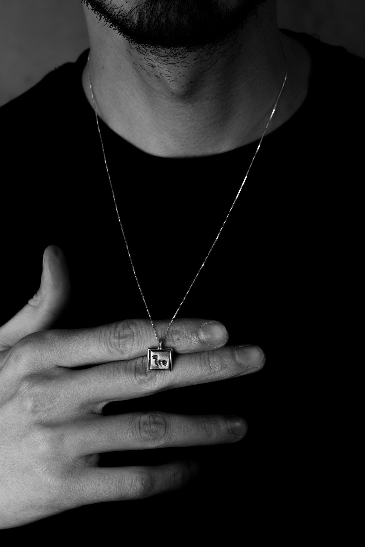 925 Ayar Gümüş Oksitli Petroglif Küp Zincir Kare Kolye
