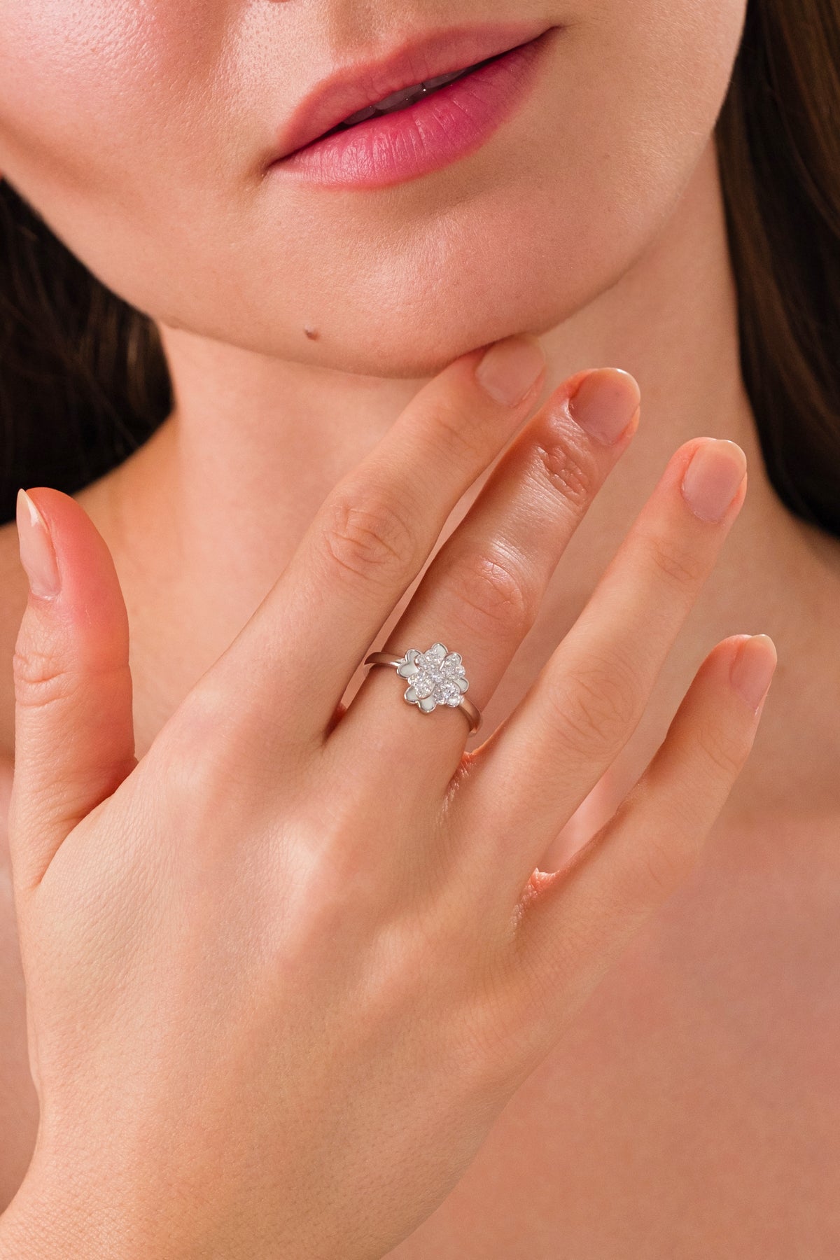 14 K White Gold Kaplama 925 Ayar Gümüş Sedefli Yonca Döner Yüzük