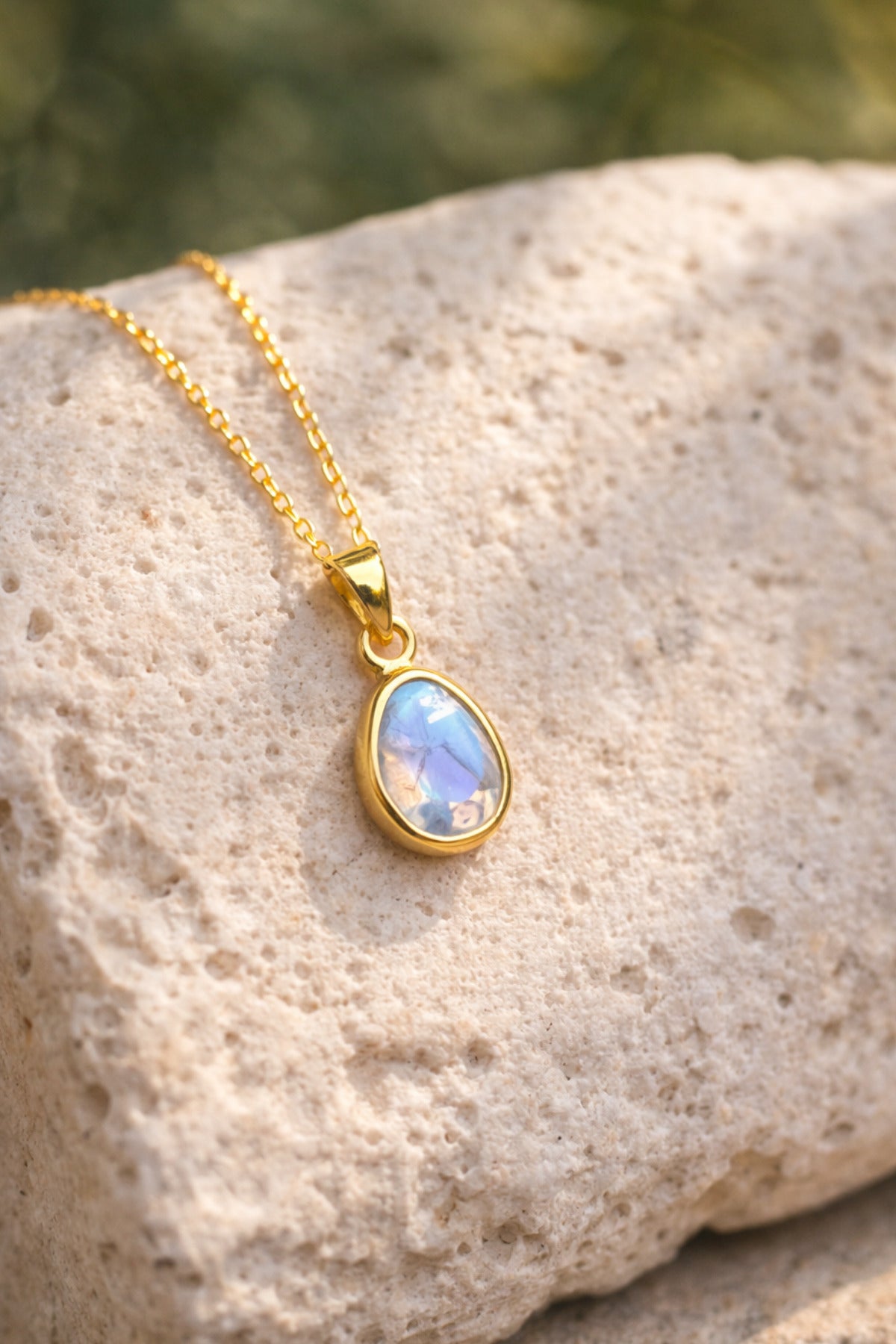 14 K Gold Kaplama 925 Ayar Gümüş Minimal Ay Taşı Kolye