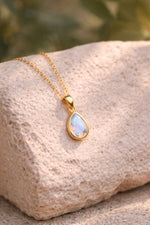 14 K Gold Kaplama 925 Ayar Gümüş Damla Ay Taşı Kolye
