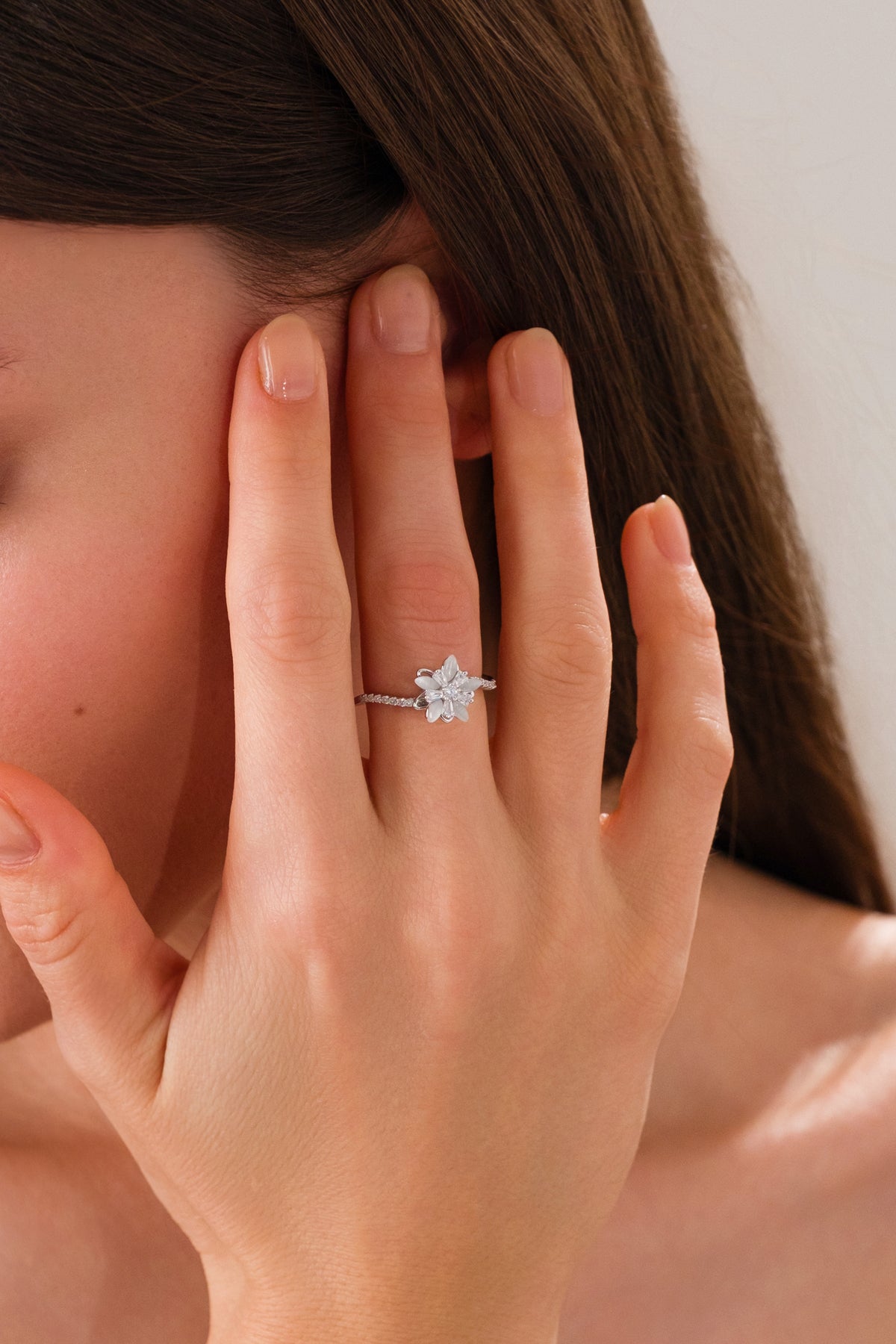 14 K White Gold Kaplama 925 Ayar Gümüş Taşlı Çiçek Döner Yüzük