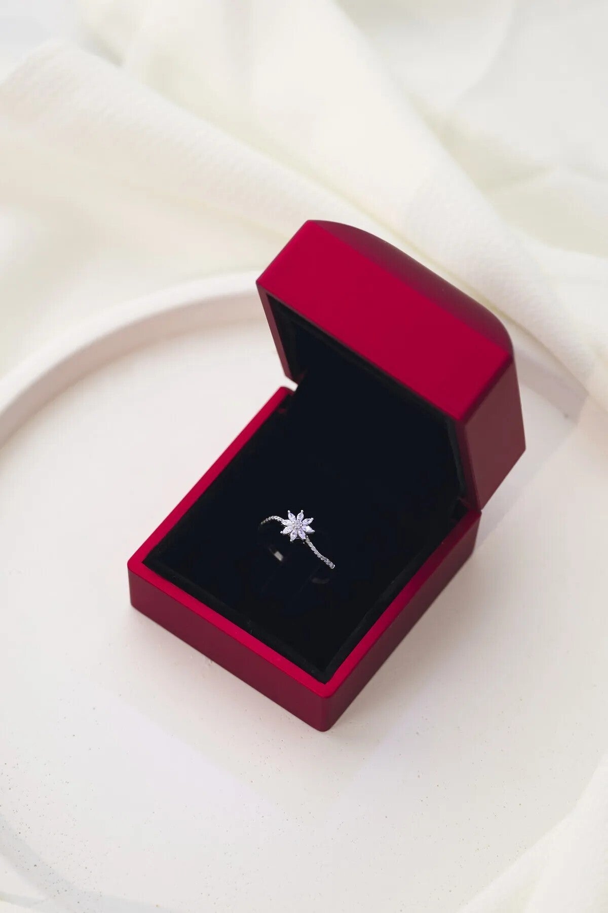 14 K White Gold Kaplama 925 Ayar Gümüş Çiçekli Döner Yüzük
