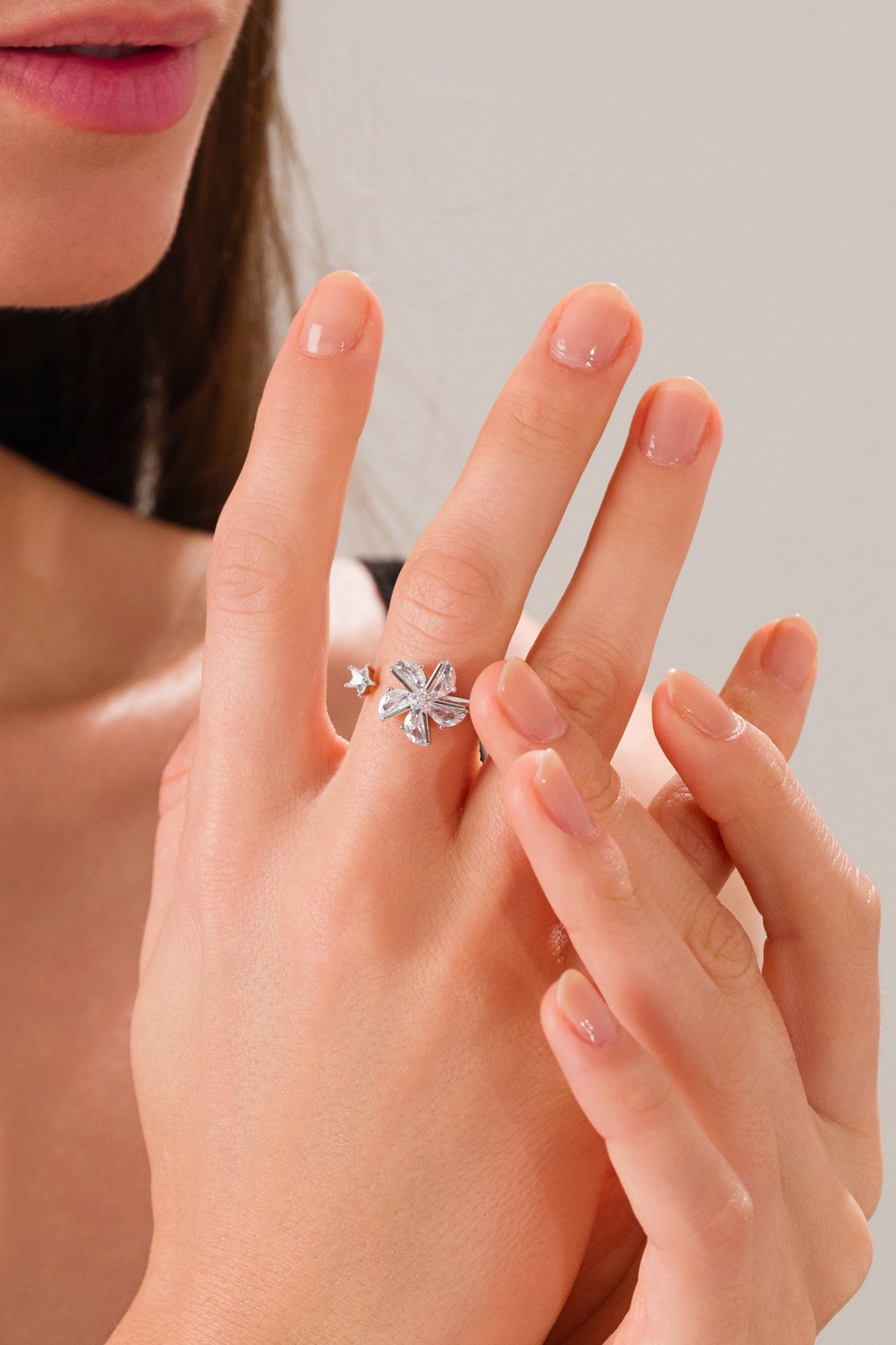 14 K White Gold Kaplama 925 Ayar Gümüş Papatya Döner Yüzük