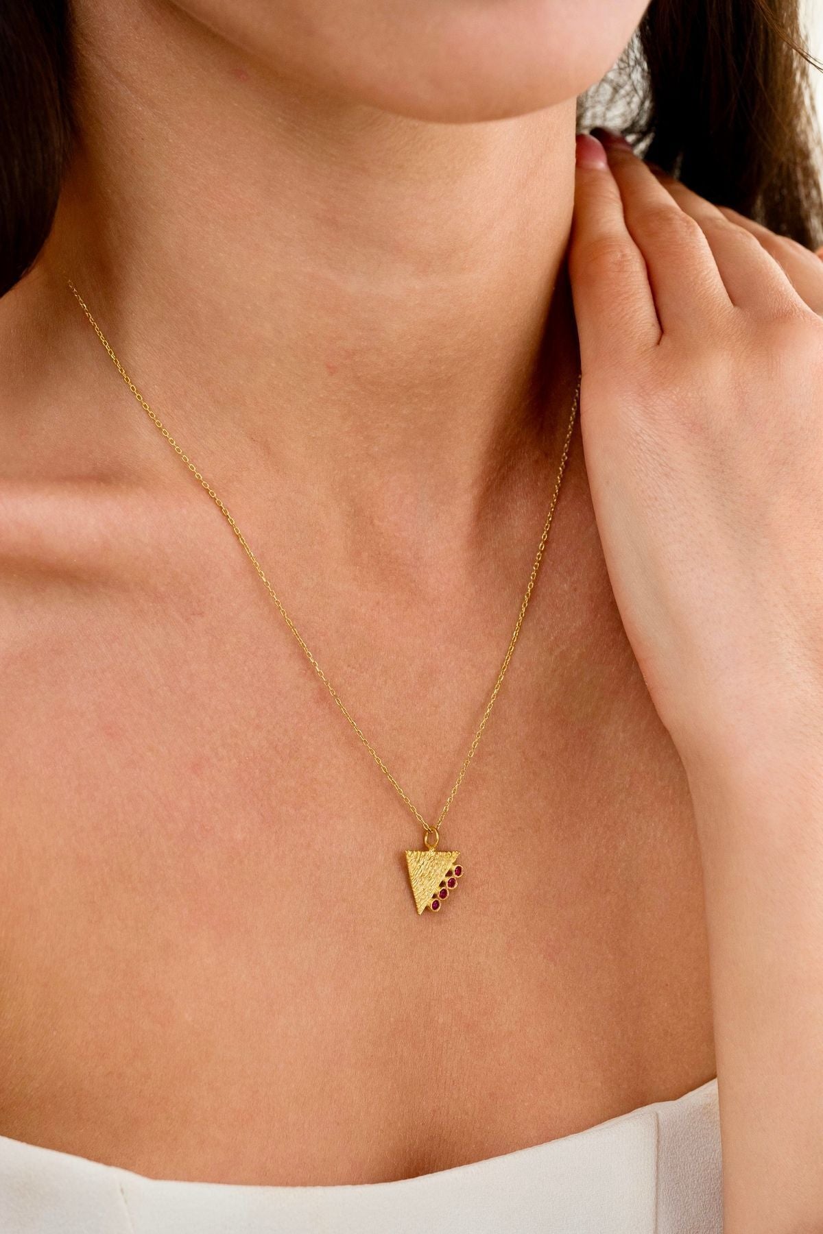 14 K Gold Kaplama 925 Ayar Gümüş Yakut Üçgen Kolye