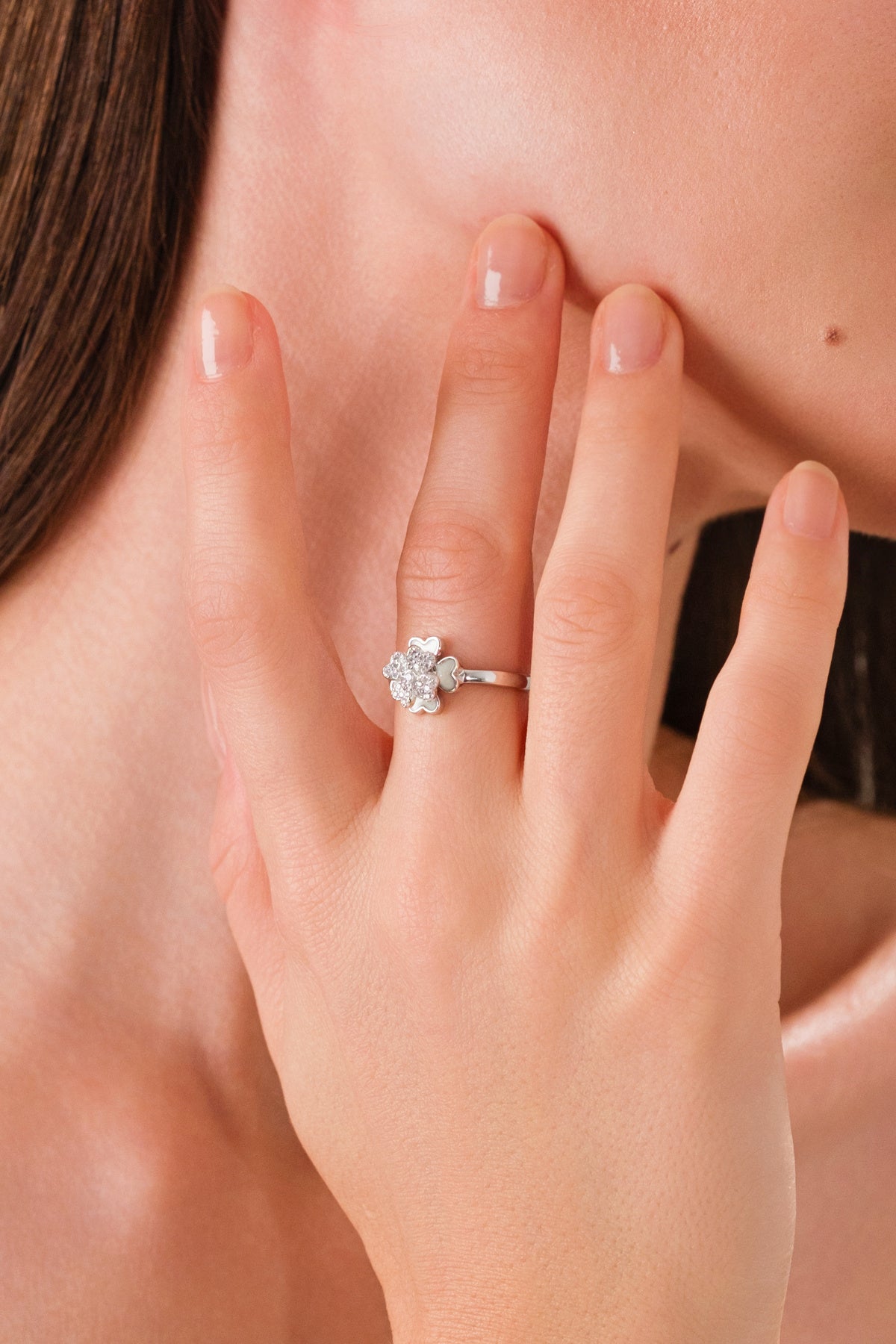 14 K White Gold Kaplama 925 Ayar Gümüş Sedefli Yonca Döner Yüzük