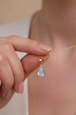 14 K Gold Kaplama 925 Ayar Gümüş Damla Ay Taşı Kolye