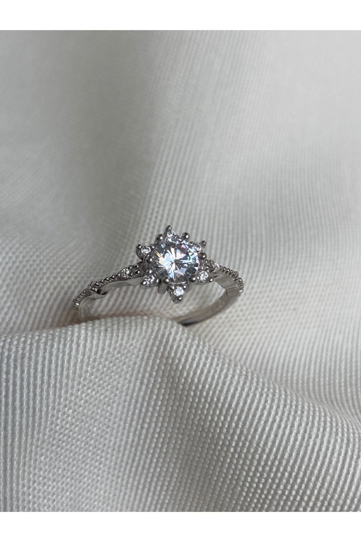 14 K White Gold Kaplama 925 Ayar Gümüş Pırlanta Montür Lotus Yüzük
