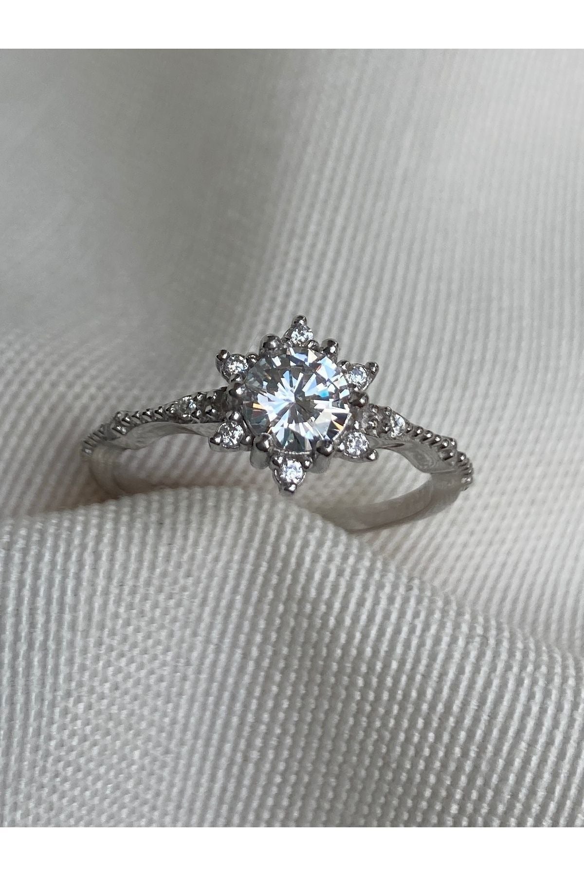 14 K White Gold Kaplama 925 Ayar Gümüş Pırlanta Montür Lotus Yüzük