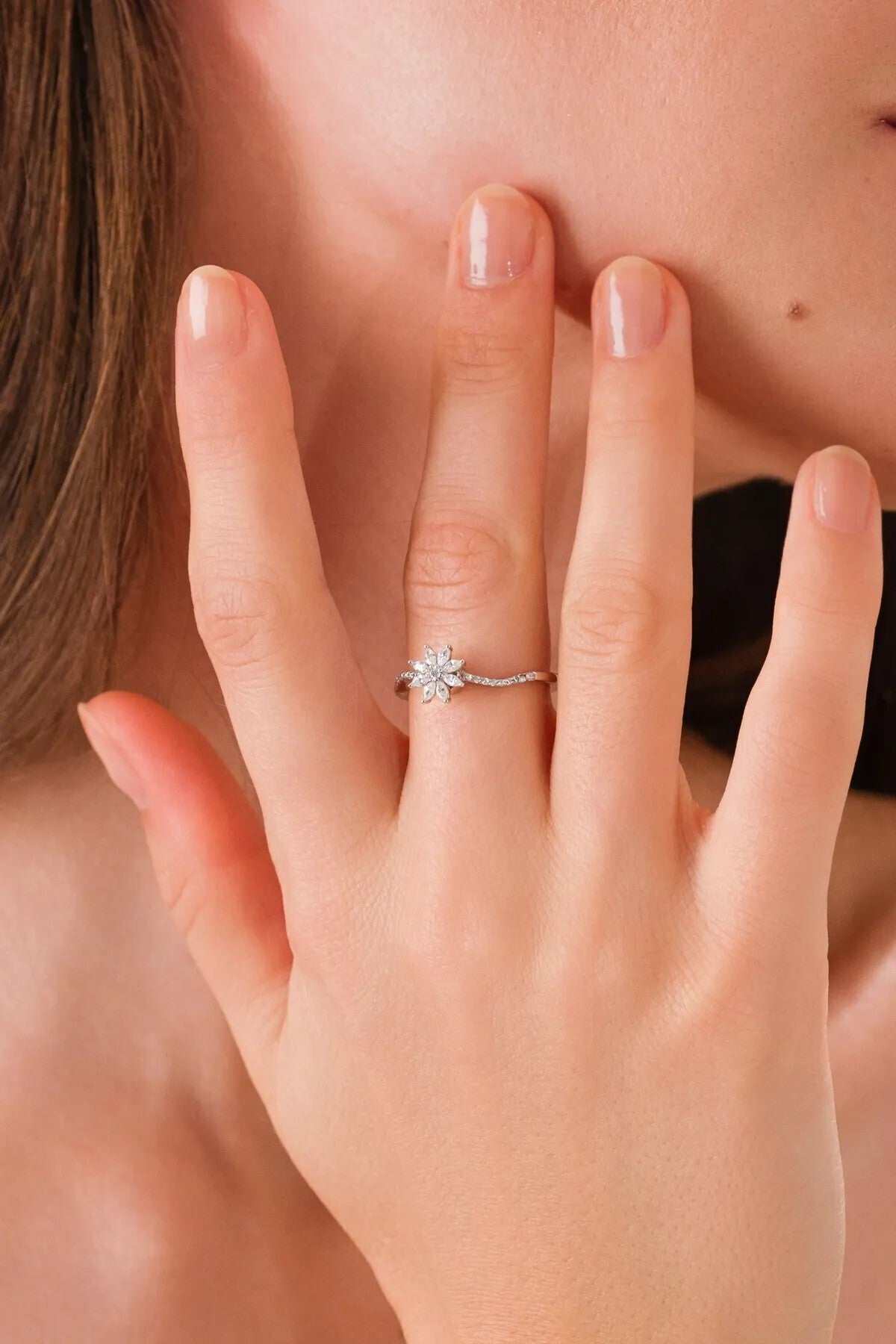 14 K White Gold Kaplama 925 Ayar Gümüş Çiçekli Döner Yüzük