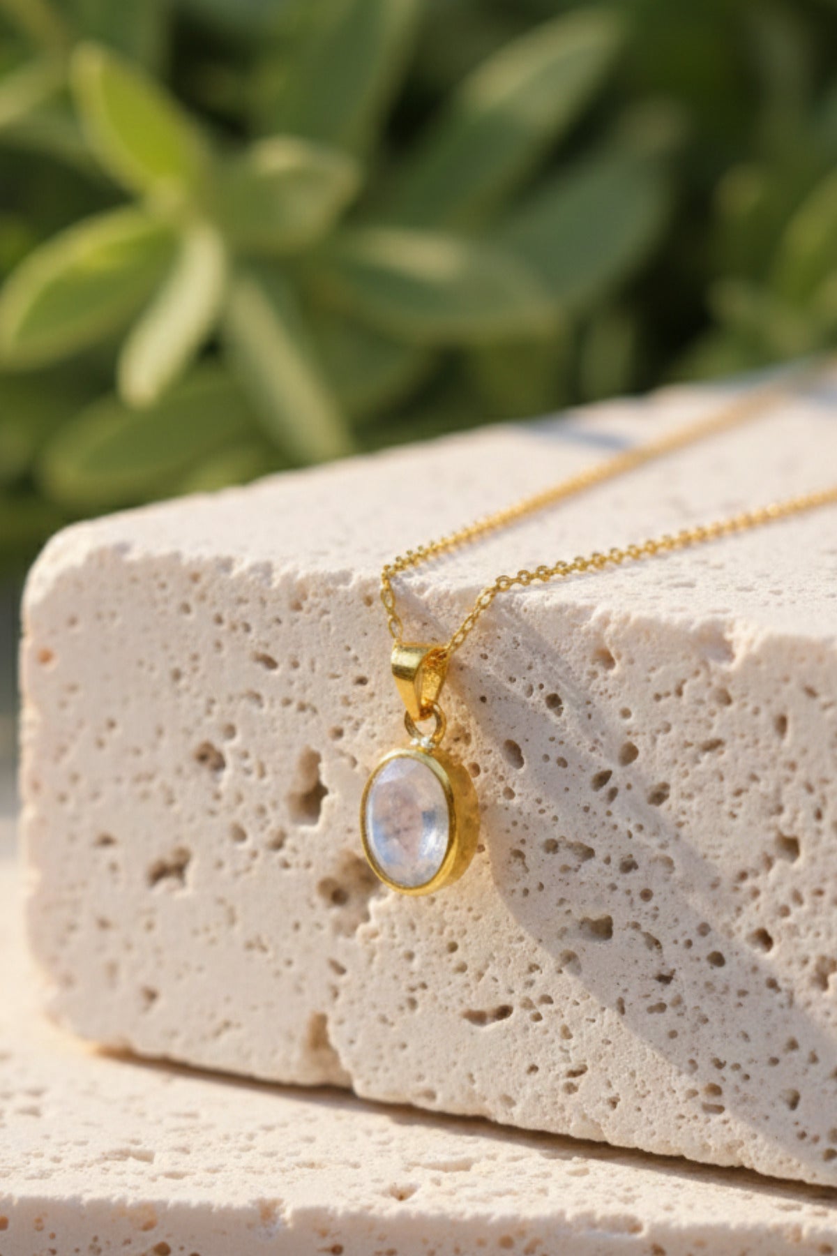 14 K Gold Kaplama 925 Ayar Gümüş Minimal Ay Taşı Kolye